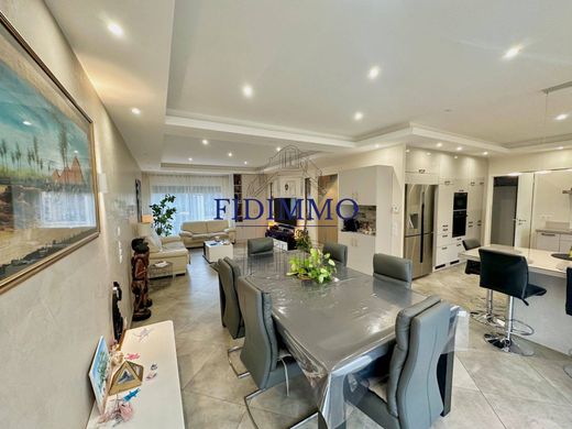 منزل ﻓﻲ Sucy-en-Brie, Val-de-Marne