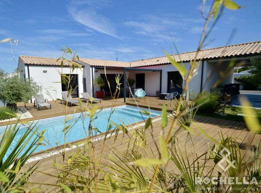 Luxus-Haus in Saint-Jean-de-Liversay, Charente-Maritime