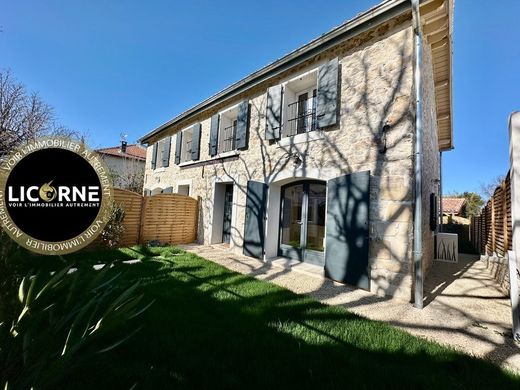 Luxe woning in Le Puy-Sainte-Réparade, Bouches-du-Rhône