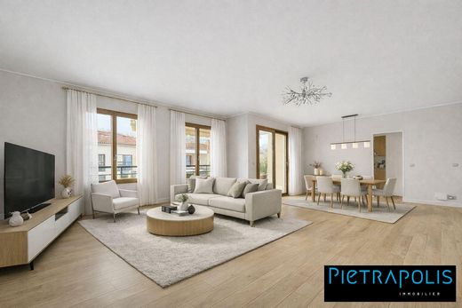 Apartment / Etagenwohnung in Charbonnières-les-Bains, Rhône