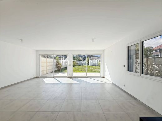 Luxury home in Bruges, Gironde