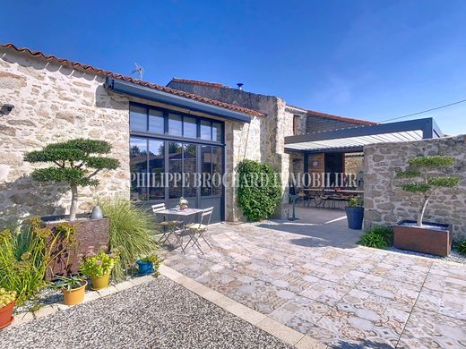 Casa de lujo en Le Poiré-sur-Vie, Vendea
