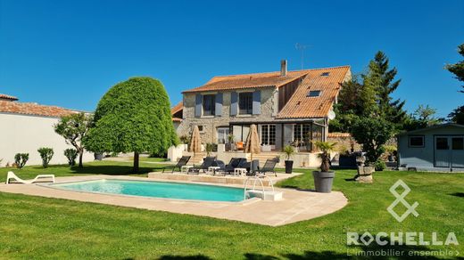 Luxus-Haus in La Jarne, Charente-Maritime