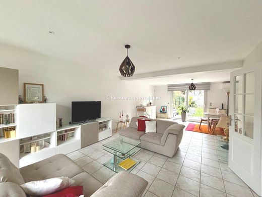 ‏בתי יוקרה ב  La Celle-Saint-Cloud, Yvelines