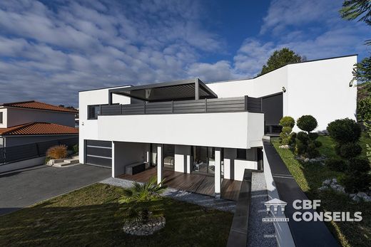 Luxury home in Veyre-Monton, Puy-de-Dôme