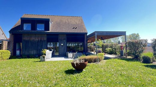 Luxury home in Mérignies, North