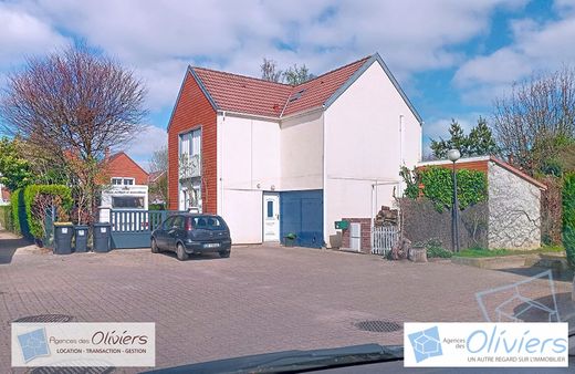 Luxus-Haus in Voisins-le-Bretonneux, Yvelines