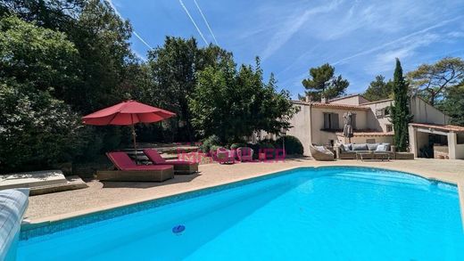 Luxury home in Ménerbes, Vaucluse