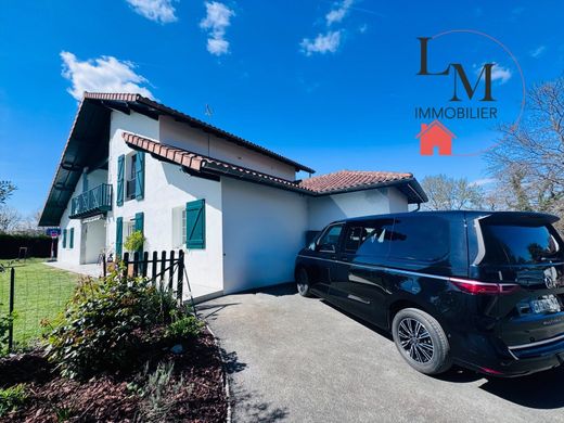 Maison de luxe à Luxe, Pyrénées-Atlantiques