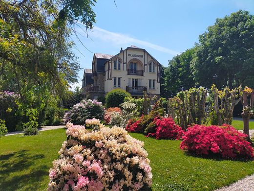 豪宅  Bagnoles-de-l'Orne, Orne