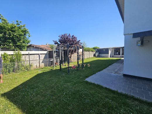 Luxury home in La Queue-en-Brie, Val-de-Marne