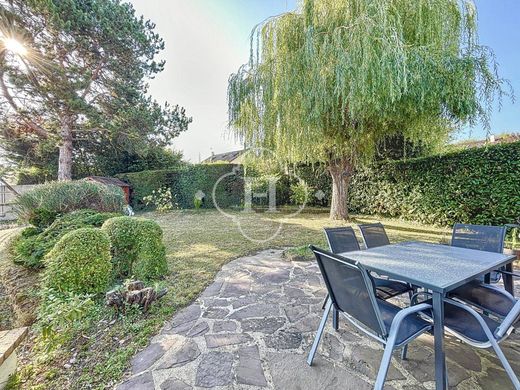 منزل ﻓﻲ Aigremont, Yvelines