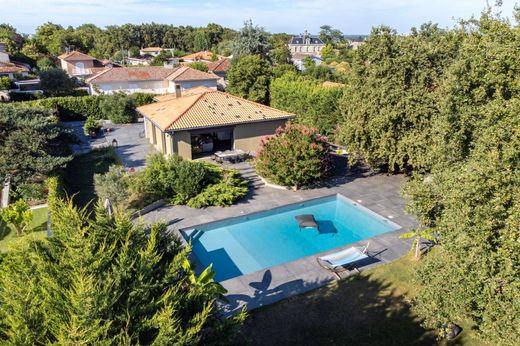 Luxury home in Eysines, Gironde