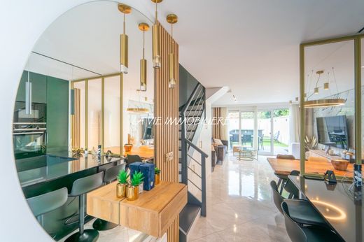 Apartment / Etagenwohnung in Maisons-Alfort, Val-de-Marne