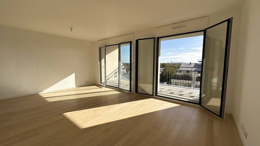 Daire Suresnes, Hauts-de-Seine