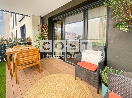 Daire Courbevoie, Hauts-de-Seine