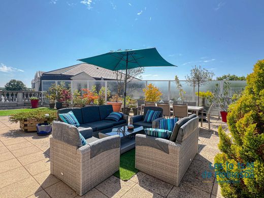 Apartament w Le Plessis-Robinson, Hauts-de-Seine