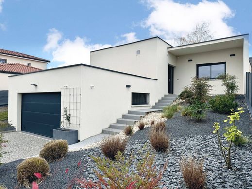 Luxe woning in Pérignat-lès-Sarliève, Puy-de-Dôme