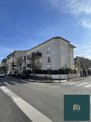 Edificio en Pontault-Combault, Sena y Marne