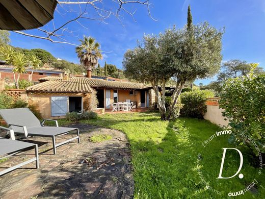 Luxury home in La Londe-les-Maures, Var