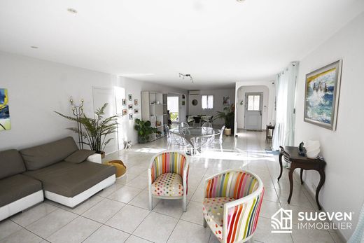 호화 저택 / Thuir, Pyrénées-Orientales