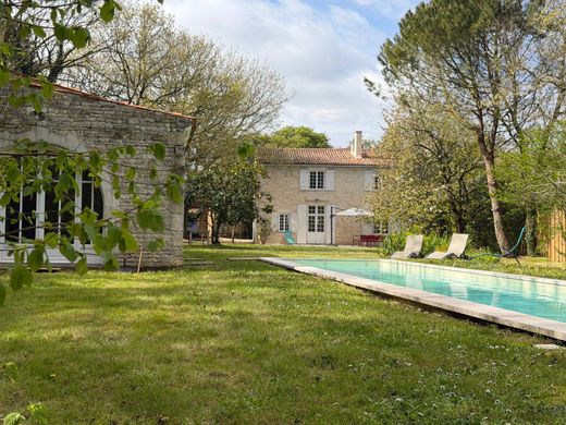Luxury home in Montroy, Charente-Maritime