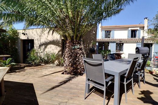 Luxury home in St Chamas, Bouches-du-Rhône