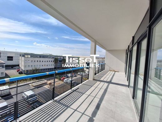 Office in Nîmes, Gard
