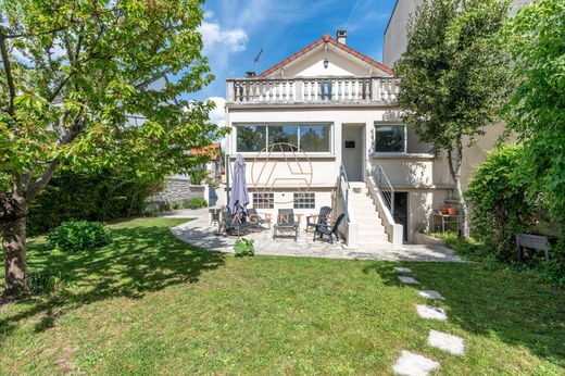 Luxury home in Bry-sur-Marne, Val-de-Marne
