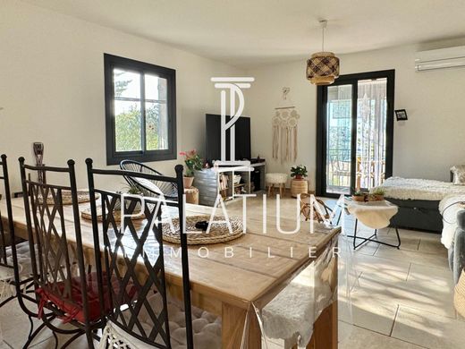 Luxury home in Valensole, Alpes-de-Haute-Provence