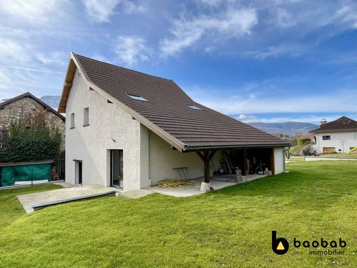 Maison de luxe à Les Marches, Savoie