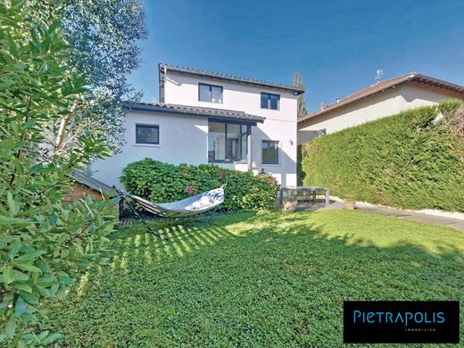 Πολυτελή κατοικία σε Sainte-Foy-lès-Lyon, Rhône