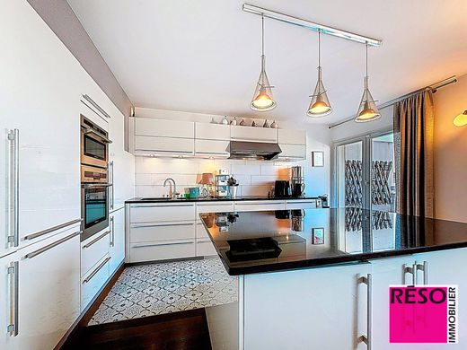 Apartment / Etagenwohnung in Annemasse, Haute-Savoie