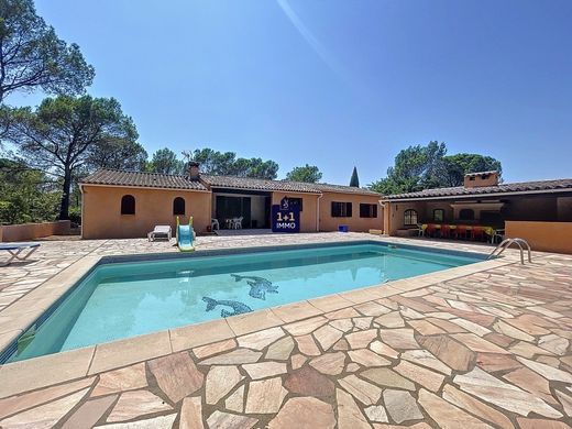 Casa di lusso a Roquebrune-sur-Argens, Var