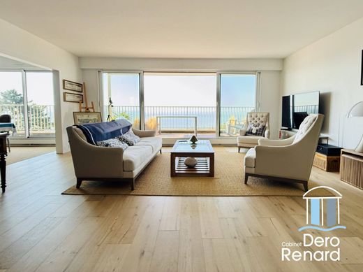 Apartment / Etagenwohnung in Sainte-Adresse, Seine-Maritime