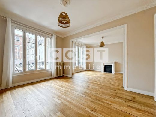 Apartment in Asnières-sur-Seine, Hauts-de-Seine
