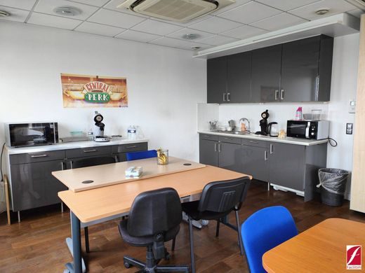 Office in Montigny-le-Bretonneux, Yvelines