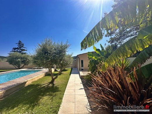 Luxus-Haus in Uzès, Gard