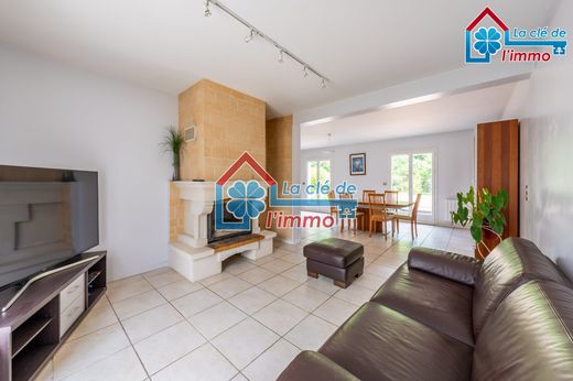 Luxury home in Saint-Pierre-du-Perray, Essonne