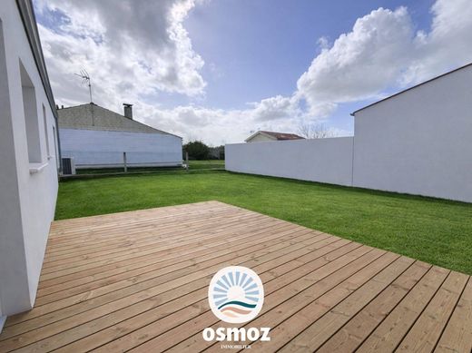 Luxury home in Saint-Xandre, Charente-Maritime