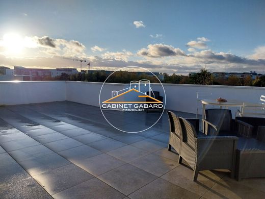 Apartment / Etagenwohnung in Angers, Maine-et-Loire
