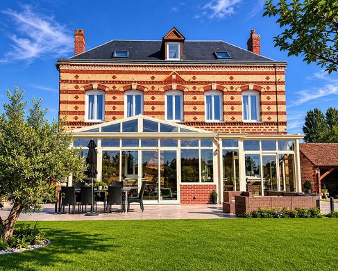 Luxury home in Le Vaudreuil, Eure