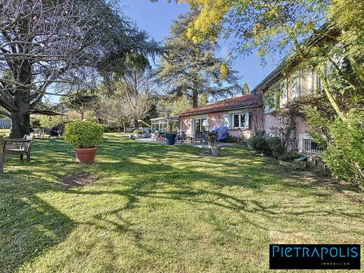 Luxus-Haus in Saint-Laurent-d'Agny, Rhône