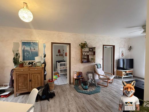 ‏בניין ב  בזאנסון, Doubs