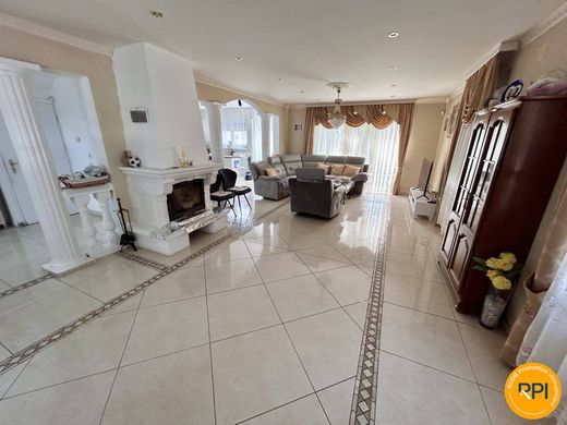 호화 저택 / Œting, Moselle