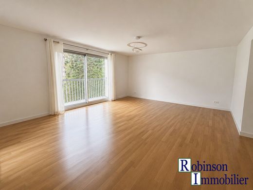 Apartment / Etagenwohnung in Le Plessis-Robinson, Hauts-de-Seine