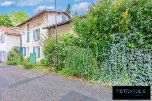 Luxury home in Genay, Rhône