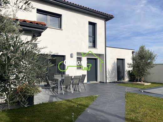 Luxury home in Lentilly, Rhône