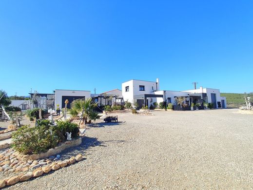 豪宅  Treilles, Aude