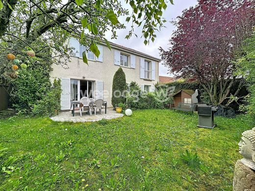 Casa de lujo en Vauréal, Valle de Oise